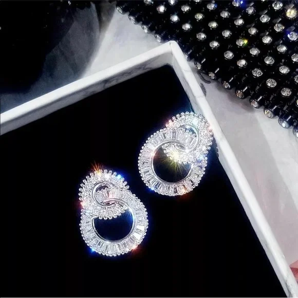 ❗️LAST ONE❗️925 Silver Diamond Cubic Zirconia Hoop Design Earrings - Picture 4 of 5